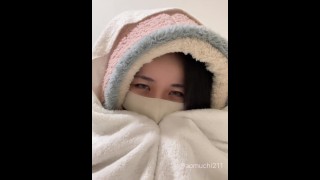 [Japanese amateur] Hentai girl who crawls under the futon and gives a blowjob♡(Big tits/asian