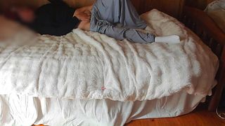 [Voyeur style] Waist swing masturbation while watching naughty videos on smartphone