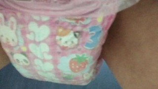 012 Toilet training Pee with diapers! Rubbing the penis makes me feel good!