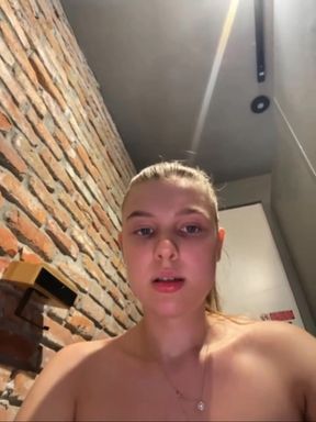 Incredible squirting in the gym