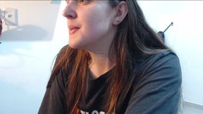 Sexy and big ass girl does live and gets naked