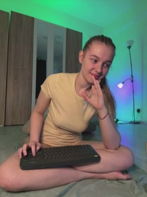 Vibrating my tight pussy on webcam