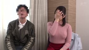 Jap cutie juggles twins while railing her bush with a dildo, in HD