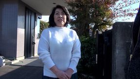 A delivery AV shooting crew called by a rural lady living in a rural town in A043G07! Pleasure SEX with a local mature woman!