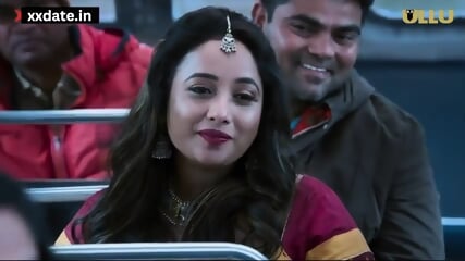 DESI BHABHI KO BUS PELA