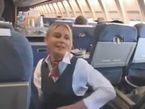 Asian Babe Gets Fucked in the Air, Cumming araştUDES!