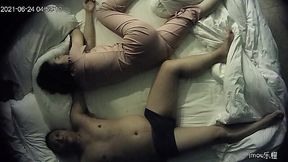 情趣酒店摄像头上帝视角最佳视角偷拍中年富男和情妇偷情各种姿势草把床单都弄脏了 xz