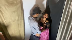 Invited Desi Bhabhi to the house and fucked for the first time
