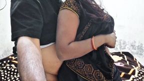 Hot Indian Desi Aunty Sex in Black Saari