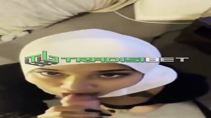 Tertutup bukan berarti soleh