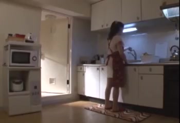 japanese mom lends belly to help couple