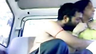 Desi amateurs fuck hard and passionately in the car