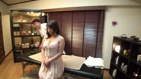 Beware of men soliciting free trial massages! I was cheated and had a creampie...