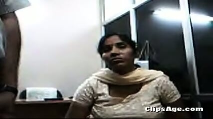 Desi boss fucked female employee in office