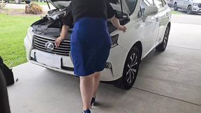 Big ass cheating wife seduces mechanic and gives him blowjob as payment for repair